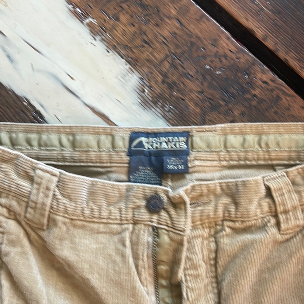 Mountain Khakis corduroy in excellent shape W35/ L32
